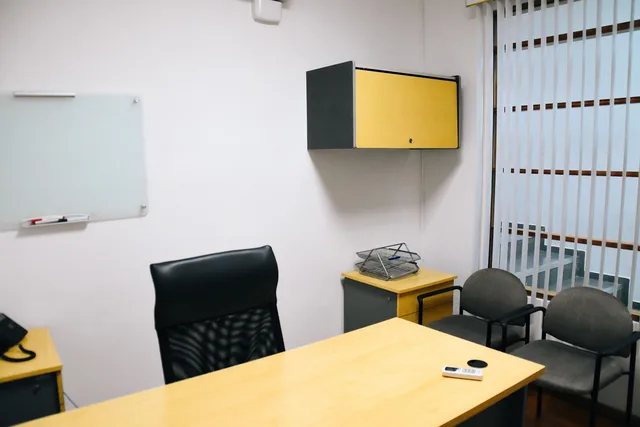 kollegen, arbeiten, zusammenarbeit, corporate möbel, innere, büro-besetzung, vernetzung, unternehmerschaft, startup-projekt, casual meeting, arbeitsplatz, büro, anwalt, office-buchhalter, makler, immobilien, virtual office. Büroflächen planen: Bedarf, Ausstattung und Mietkosten
